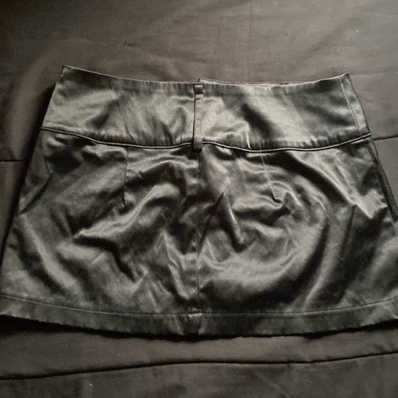 Forever 21 black mini skirt - Picture 3 of 3